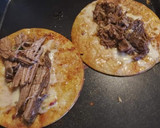 Foto del paso 8 de la receta: Quesadillas de birria 🌹