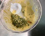 Une image de l'étape 4 de Sauce salade à la moutarde, herbes et cornichons.