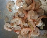 Foto langkah ke 1 dari resep Asem-asem Udang ala Mama.