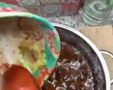 A picture of step 2 of Imli aur khajoor ki chutney.