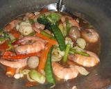 รูปขั้นตอนการทำที่ 3 ของ กุ้งผัดผักรวมน้ำฉ่ำๆ เด็กๆ ชอบ