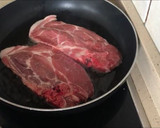 Foto del paso 4 de la receta: Chuletas de cerdo con salsa de perejil