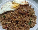 Foto langkah ke 7 dari resep Nasi goreng bakso telur bumbu iris.