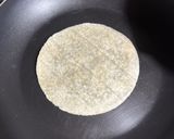 Foto del paso 1 de la receta: Quesadilla de jamón y queso con 3 ingredientes