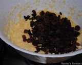 A picture of step 4 of Persian raisin cookies (shirini keshmeshi).