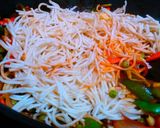 A picture of step 6 of Veg hakka noodles / chow mein.