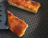 Foto del paso 4 de la receta: Queso Halloumi grillado, sobre colchón de zanahoria con nueces, menta y aceitunas Kalamata 🧀🫒🥕🌱