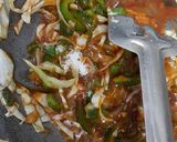 A picture of step 13 of Chinese noddles with manchurian kofta😋.