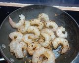 A picture of step 3 of Chilli garlic prawn pasta.
