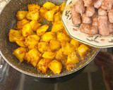 Foto del paso 5 de la receta: Guiso de patatas con salchichas frescas