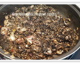 Foto del paso 4 de la receta: Arroz negro con calamares y salsa alioli