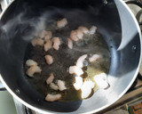 Foto del paso 1 de la receta: Corazones de alcachofa en salsa verde con gambas