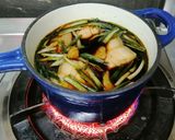 รูปขั้นตอนการทำที่ 2 ของ หมูสามชั้นตุ๋นซีอิ๊วใส่ถั่วลิสง