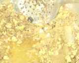 A picture of step 4 of Frying rice with egg and vegetables.