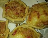 Foto del paso 5 de la receta: Canastitas de cebolla, morrón, queso, jamón y huevo duro ✔🔝