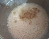 A picture of step 3 of Banana milkshake.