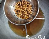 A picture of step 2 of Makhana Mixture/Namkeen.