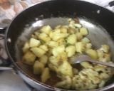 आलू गोभी की सब्ज़ी, काले चने की सब्ज़ी और पंराठे रेसिपी चरण 4 फोटो