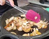 Foto del paso 5 de la receta: Pollo Rustido con Ciruelas y Orejones