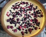 Une image de l'étape 2 de Pudding aux fruits rouges et sirop de rhubarbe.