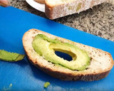 Foto del paso 3 de la receta: Tostas de Aguacate