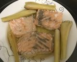 Hình bước làm 2 của món Ruốc cá hồi cho bé ăn dặm
