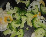 รูปขั้นตอนการทำที่ 1 ของ ข้าวผัดบล็อคโคลี่ | Broccoli Fried Rice