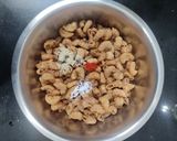 A picture of step 5 of Crispy macaroni bhel.