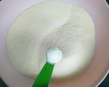 A picture of step 1 of Semovita Chincin.