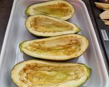 Une image de l'étape 1 de °Aubergines farcies aux chipolatas°.