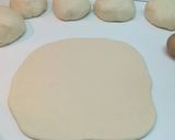 Foto del passaggio 2 della ricetta Focaccine aromatiche cotte in padella 😋