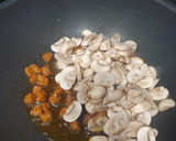 Foto del paso 2 de la receta: Macarrones con chistorra y champiñones