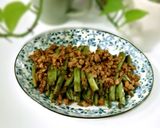 A picture of step 6 of Dry-Fried String Beans.