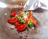 Foto langkah ke 4 dari resep Tumis sawi putih & terong pedas.