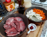 Foto del paso 1 de la receta: Arroz de carrilleras al vino tinto con habitas