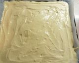 Túrókrémes, epres, gyümölcsös kocka recept fázis 2 fotója