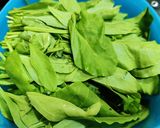 A picture of step 2 of Palak chicken masala.