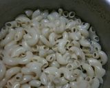 A picture of step 2 of Ketchup Macaroni Pasta.