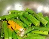 A picture of step 3 of Dherosh Sorshe Poshto (Bhindi mustard Poppy seeds paste).
