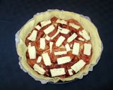 Foto del passaggio 4 della ricetta Torta salata con fiori di zucca taleggio e cotto