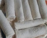 A picture of step 3 of Tandoori crispy cheese roll.