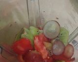 Foto langkah ke 1 dari resep Jus tomat,strawberry,anggur dan kiwi (Tosak).