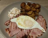 A picture of step 7 of Gammon steaks with garlic and cajun air fryer potatoes.