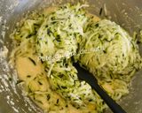 Une image de l'étape 2 de Roulé aux courgettes, ail et fines herbes et bacon.