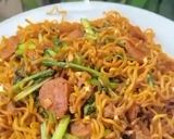 Foto langkah ke 12 dari resep Mie Goreng Baso Telur.