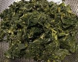 Foto langkah ke 1 dari resep Sayur daun singkong bumbu kuning.