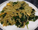 Foto langkah ke 4 dari resep Mie Tumis Bayam Brazil.