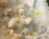Foto del paso 2 de la receta: Huevo surprise con salmón y salsa de parmesano