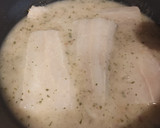 Foto del paso 5 de la receta: Merluza con coquinas en salsa verde