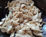 Foto langkah ke 4 dari resep Tumis Jamur Baso Teh Buah Naga.